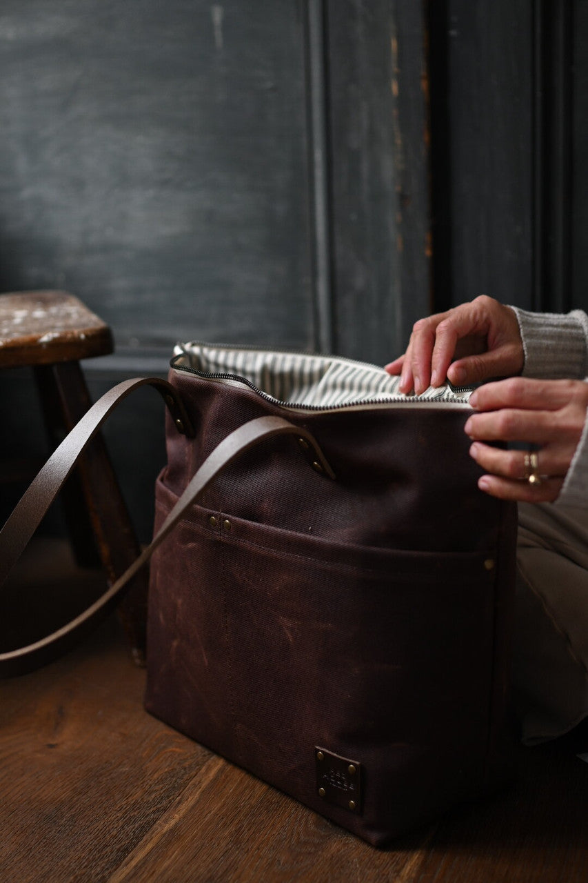 The Medium Zip Tote – Waxed Canvas Bag - Image 4
