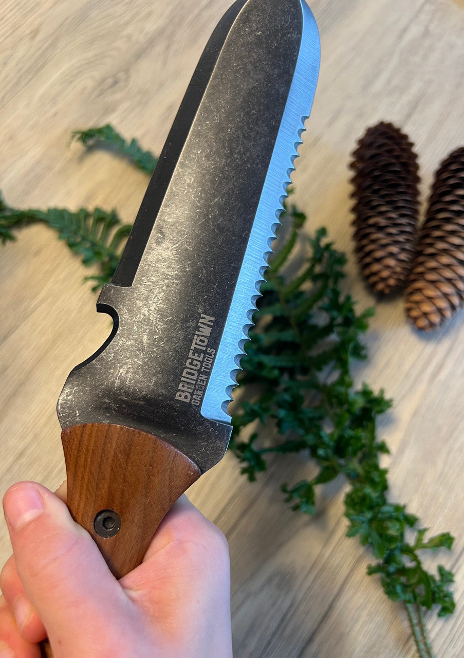 Essential Hori Hori Japanese Gardening Knife - Image 11